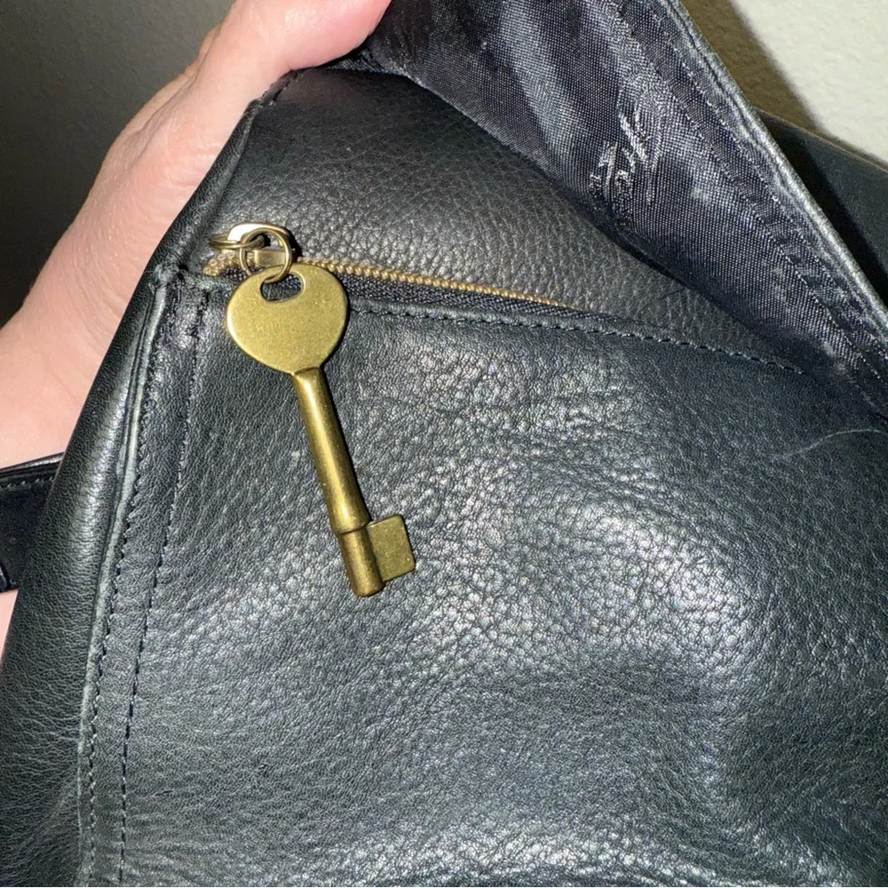Fossil Black Pebbled Leather Shoulder Bag Key Charm Vintage Boho